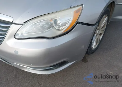 2013 Chrysler 200 Touring z USA, uszkodzony, nr VIN 1C3CCBBB0DN732088